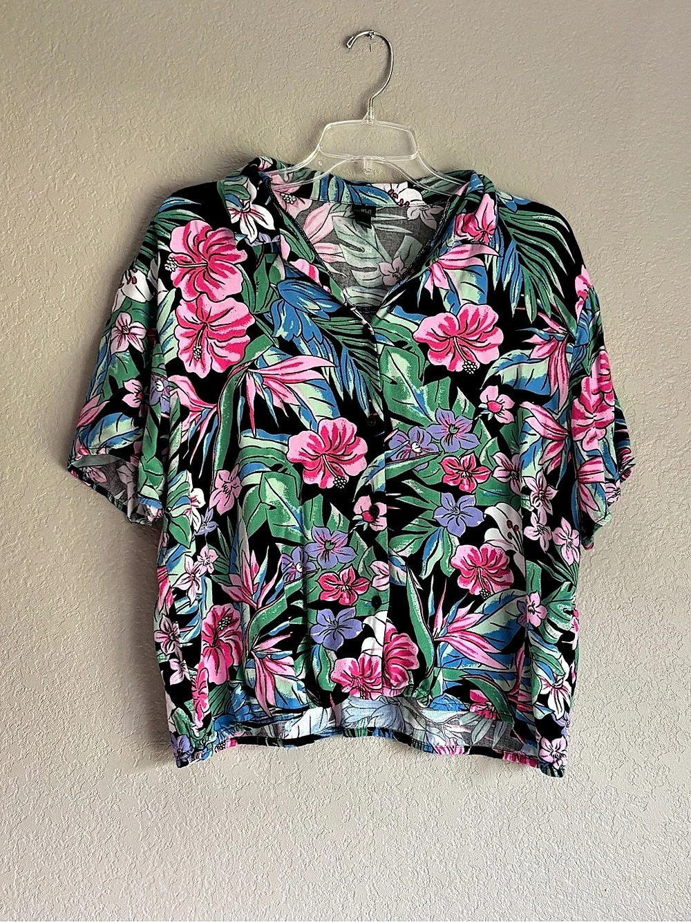 Wild Fable Floral Short Sleeve Button-Down Top Black & Pink women’s Large